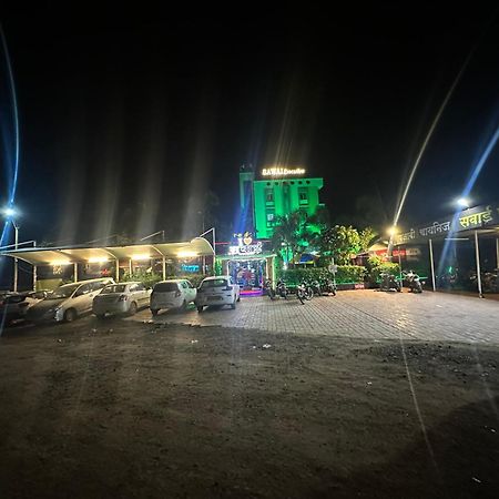 Hotel Sawai Executive Jadhavwadi Kültér fotó