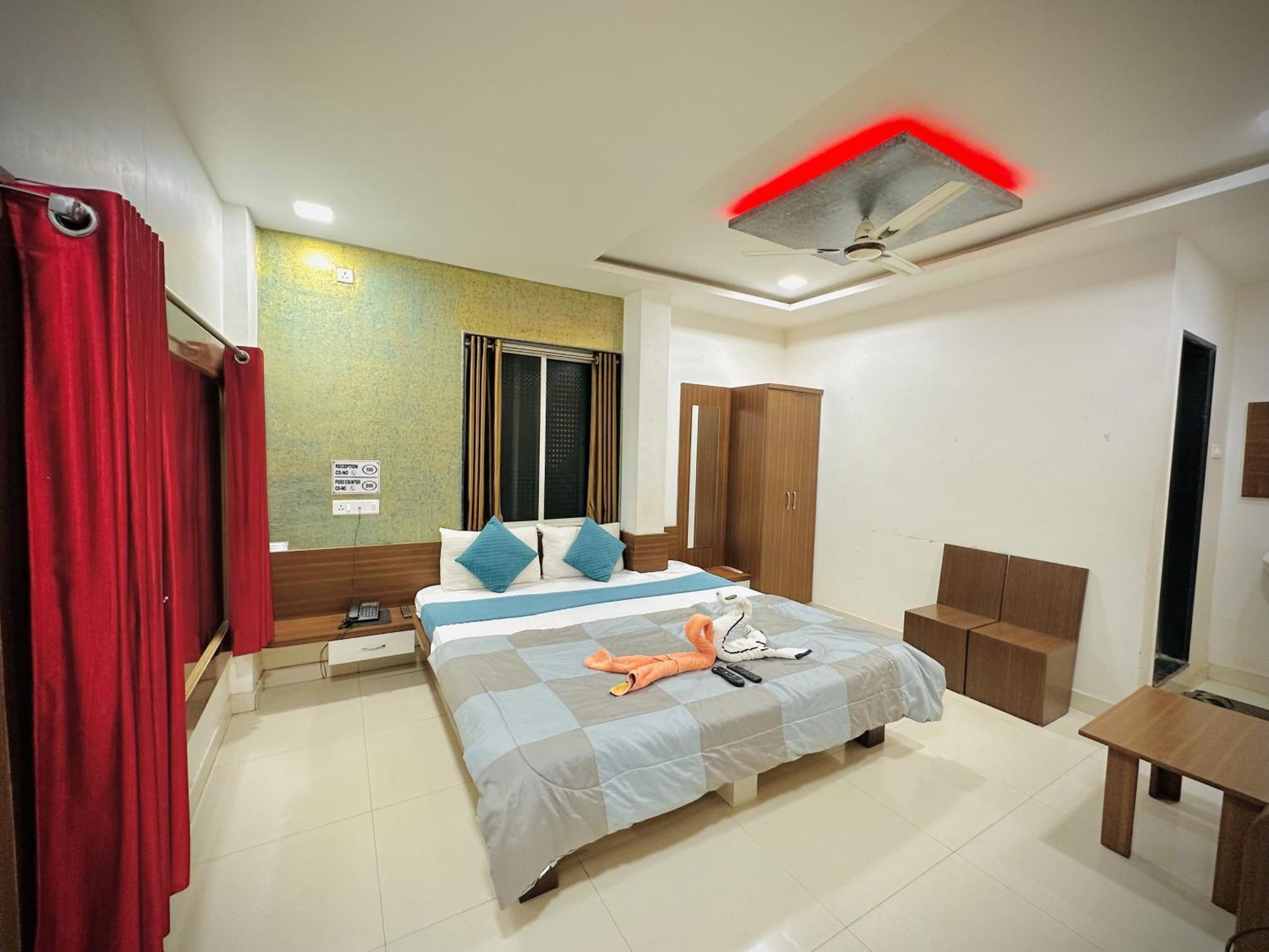 Hotel Sawai Executive Jadhavwadi Kültér fotó