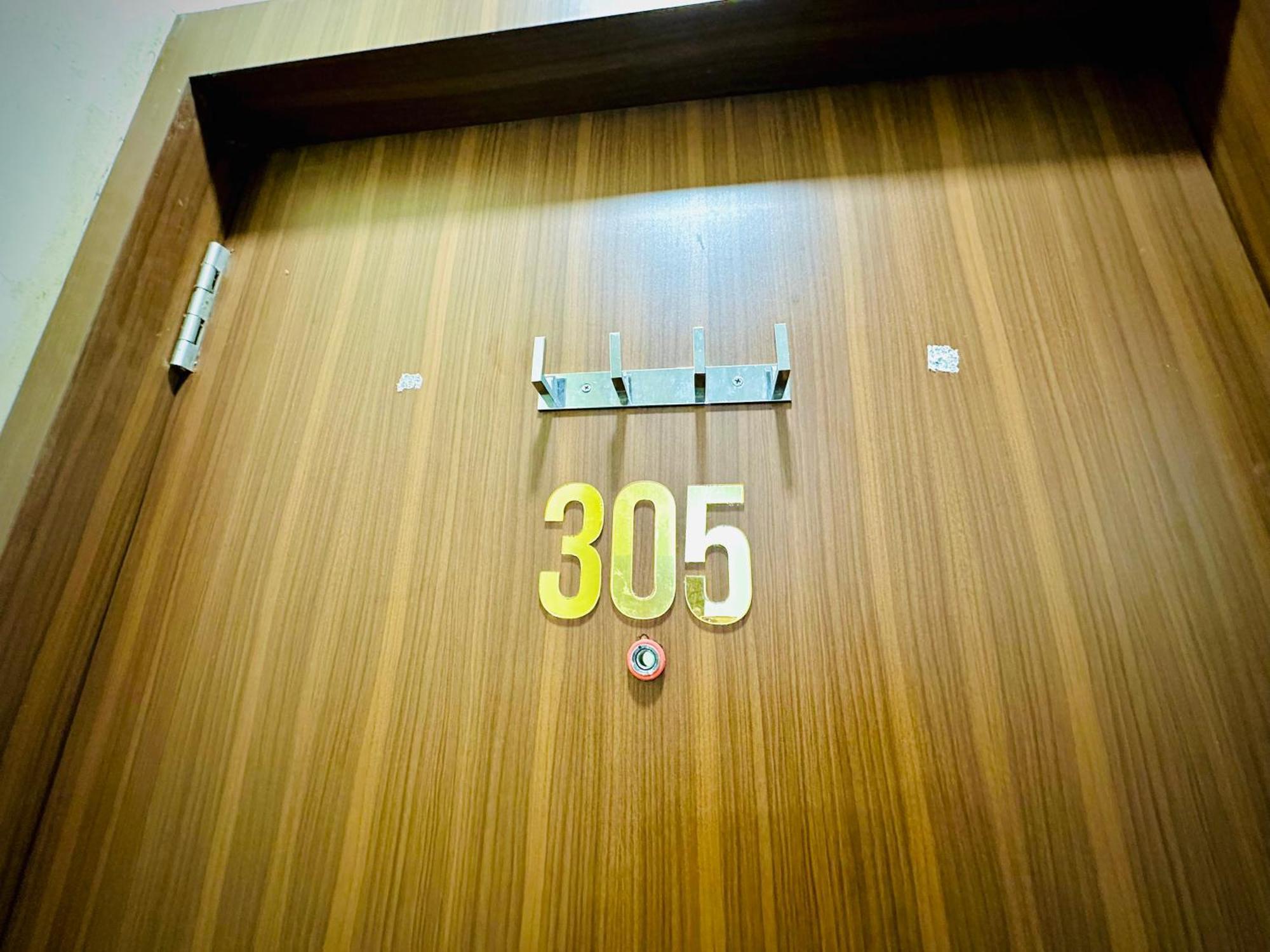 Hotel Sawai Executive Jadhavwadi Kültér fotó