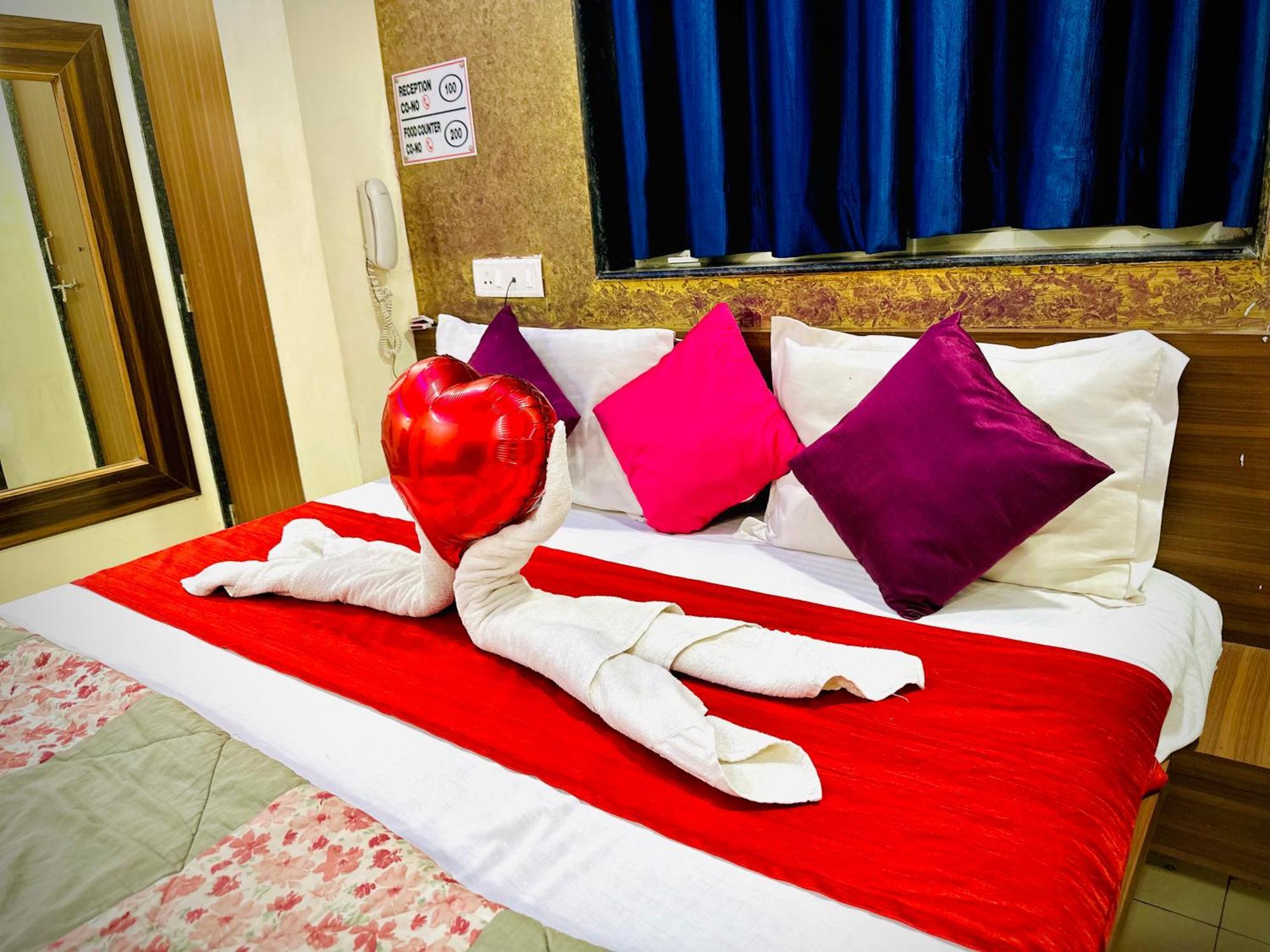 Hotel Sawai Executive Jadhavwadi Kültér fotó