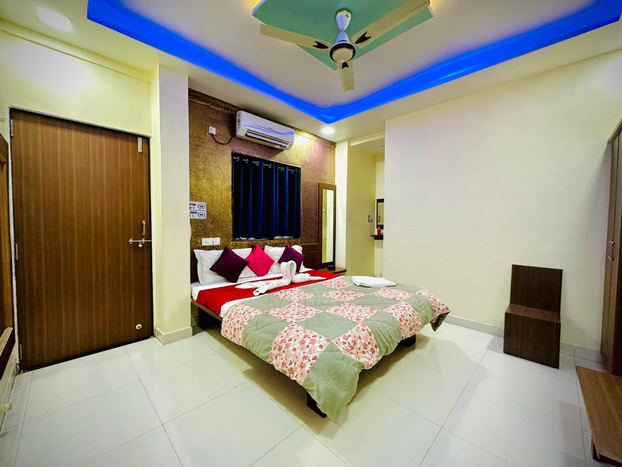 Hotel Sawai Executive Jadhavwadi Kültér fotó