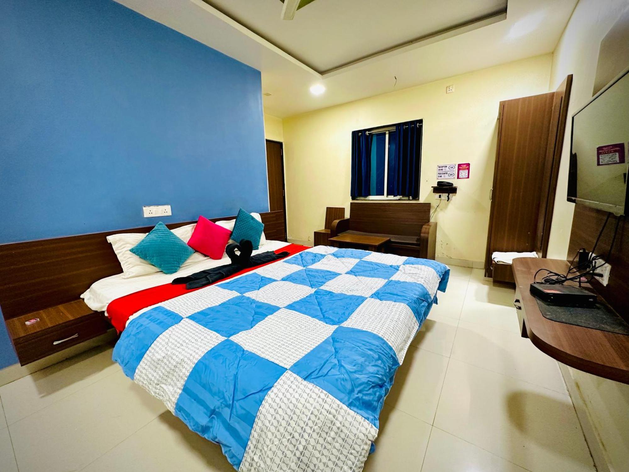 Hotel Sawai Executive Jadhavwadi Kültér fotó